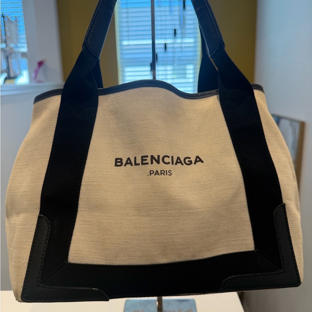 ‼️BIG & FINAL SALE‼️ Black and Cream Bag